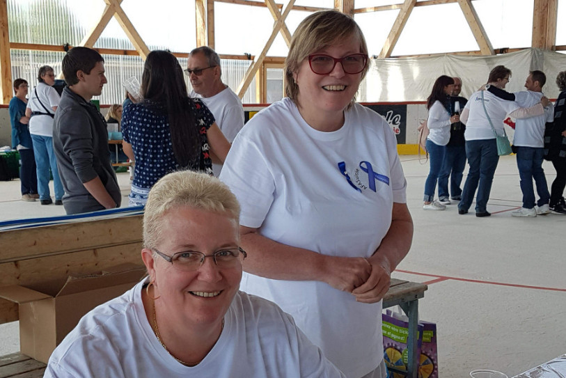 La patinoire du Communal au Locle accueillait ce samedi des activités autours de la journée mondiale de la fibromyalgie. Organisatrice de la manifestation,  l'association Fibro'action proposait notamment des pâtisseries vendues par Nicole qui souffre de  fibromyalgie (à gauche) et Christine, membre sympathisante. 
