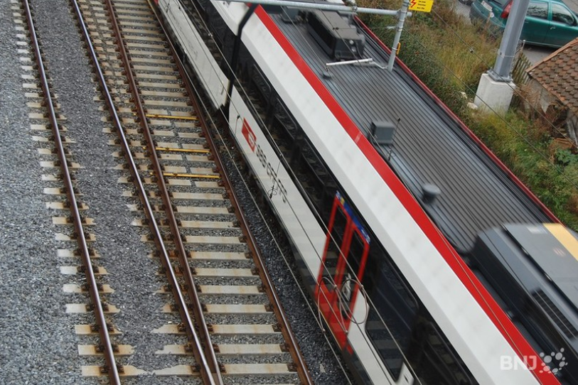 La Commission des transports du Conseil des Etats a unanimement préféré la création d'une ligne directe entre Neuchâtel et La Chaux-de-Fonds, plutôt une modernisation du tronçon existant. (photo : archives)
