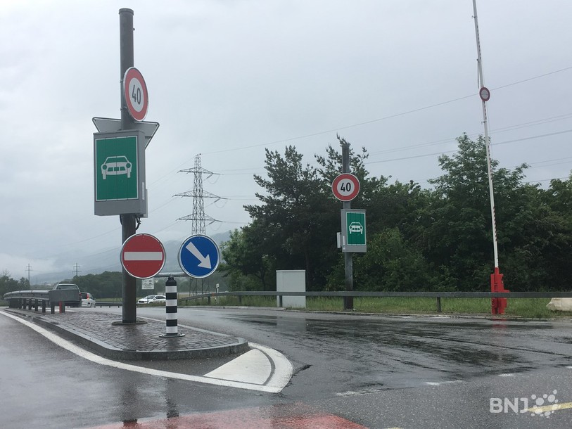 Les tunnels du Mont Terri et du Mont Russelin sur l'A16 sont désormais considérés comme des semi-autoroutes suite à une mise aux normes décidée par l'Office fédéral des routes.