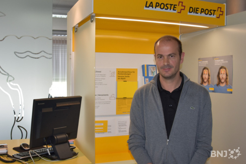 Le secrétaire municipal Christophe Chavannes indique que les visites au guichet de l'administration communale d'Evilard concernent bien plus souvent des affaires postales qu'administratives, ce qui perturbe le travail de ses employés.