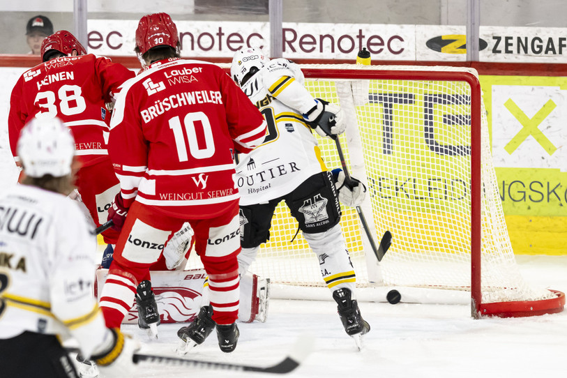 Matteo Romanenghi permet au HCA de prendre les devants à 6 contre 5. (Photo : Keystone/Anthony Anex)