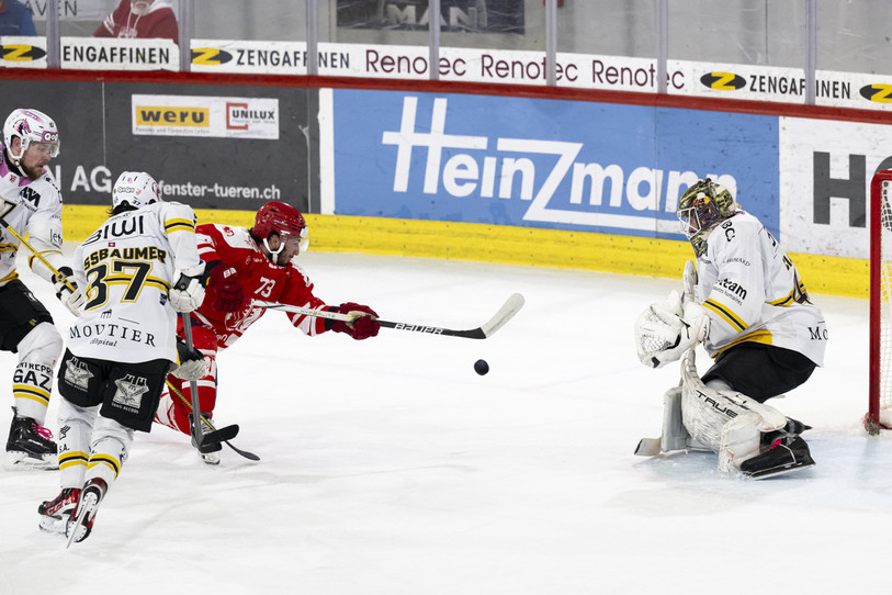 Damiano Ciaccio s'est montré imperturbable et décisif mardi soir en Valais. (Photo : Keystone/Anthony Anex)