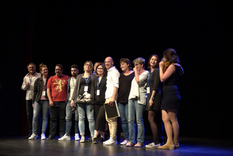 Les membres de la Troupe du Vieux Pressoir, lauréats du prix de la Fédération suisse des sociétés théâtrales d'amateurs. Photo : Jean-Pierre Durieux.