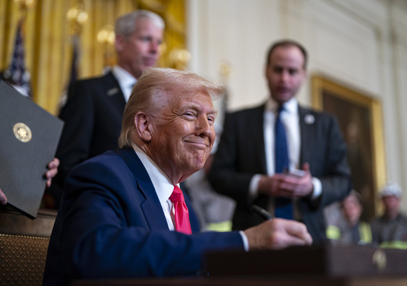 Donald Trump pousse de nombreux touristes à revoir leurs projets de vacances. (Photo : EPA/Al Drago/POOL).