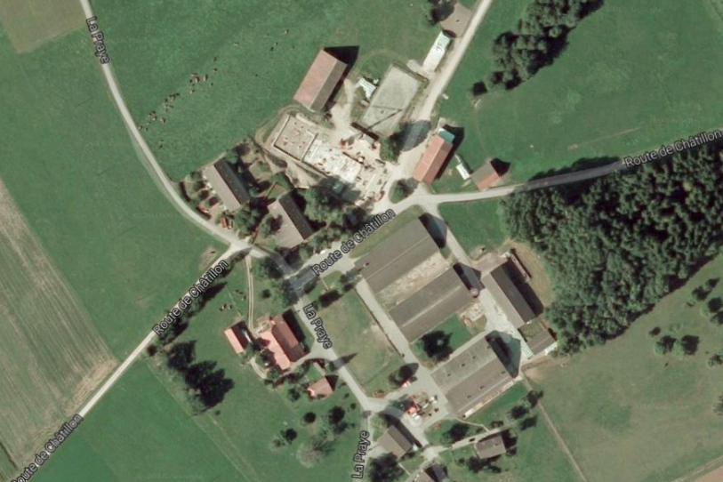 Le projet initial prévoyait de créer une centaine de places d'accueil dans deux immeubles locatifs situés sur le domaine agricole de la Praye. (Image: Googlemap)