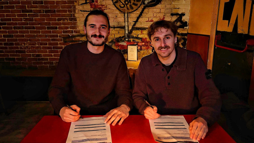 Arthur Pittet (à gauche) et Lionel Heughebaert (à droite) ont paraphé un contrat avec le HC Uni pour la prochaine saison. (Photo : HC Université)