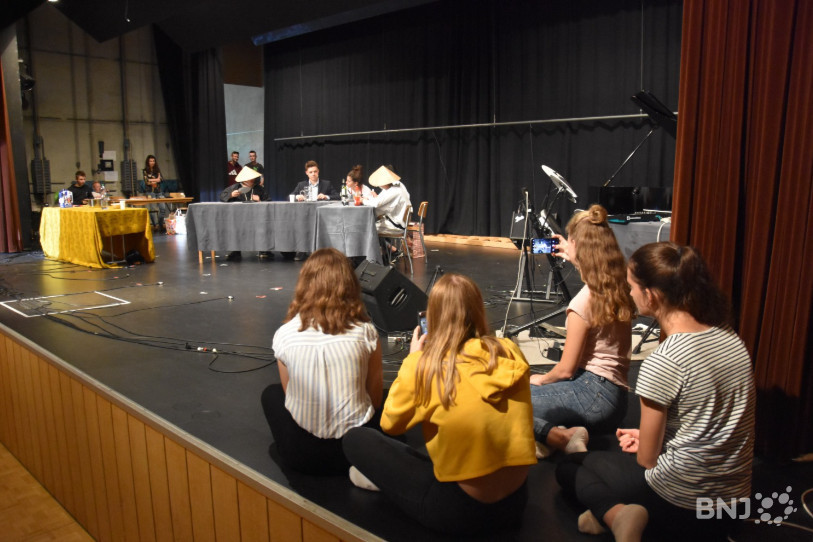Les élèves de l'école secondaire de Tramelan enchaînent les répétitions sous le regard des camarades et professeurs 