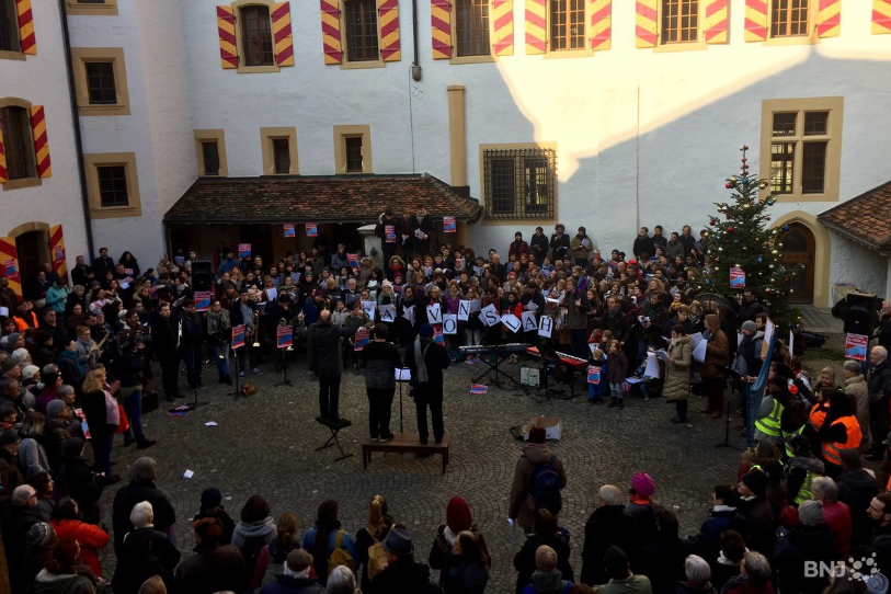 Les défenseurs de la HEM avaient manifesté dans la cour du château de Neuchâtel pendant une session du Grand Conseil.