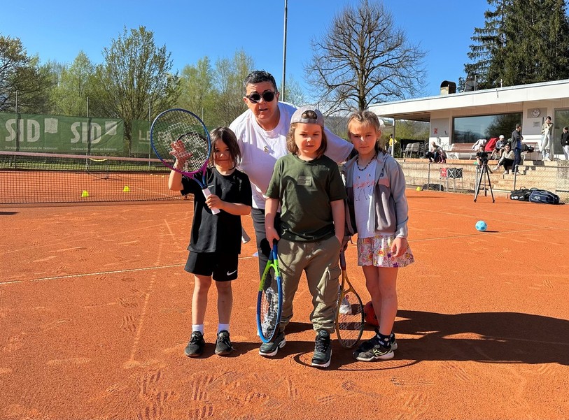 Sophie Collardey a distribué ses premières balles sur le site du Tennis Club Delémont.