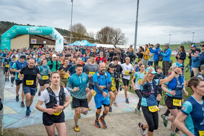 Les Courses du Mont-Terrible ont réuni plus de 2'100 participants ce week-end à Fontenais. (Photo : Cédric Prudat)