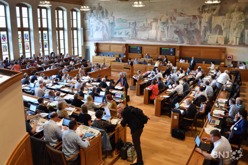 Le Grand Conseil bernois a débattu des affaires de l'économie publique et des finances jeudi.