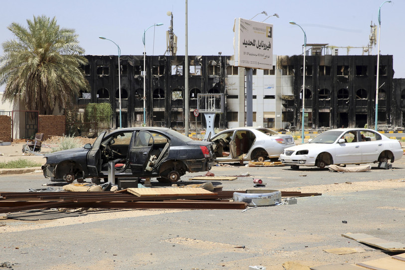 L'aéroport international de Khartoum a été endommagé le lendemain de sa reprise aux forces paramilitaires de soutien rapide (RSF). (Photo : AP Photo.)