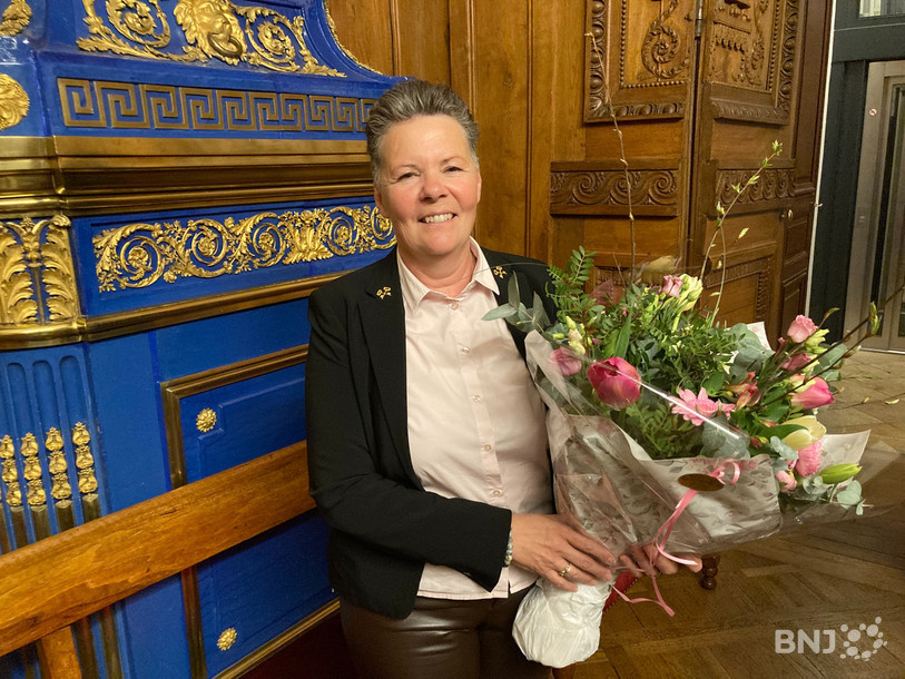 L'huissière Katia Barthel-Meia a été remerciée pour son engagement lors de la séance du Conseil général de Neuchâtel du 7 avril dernier. 