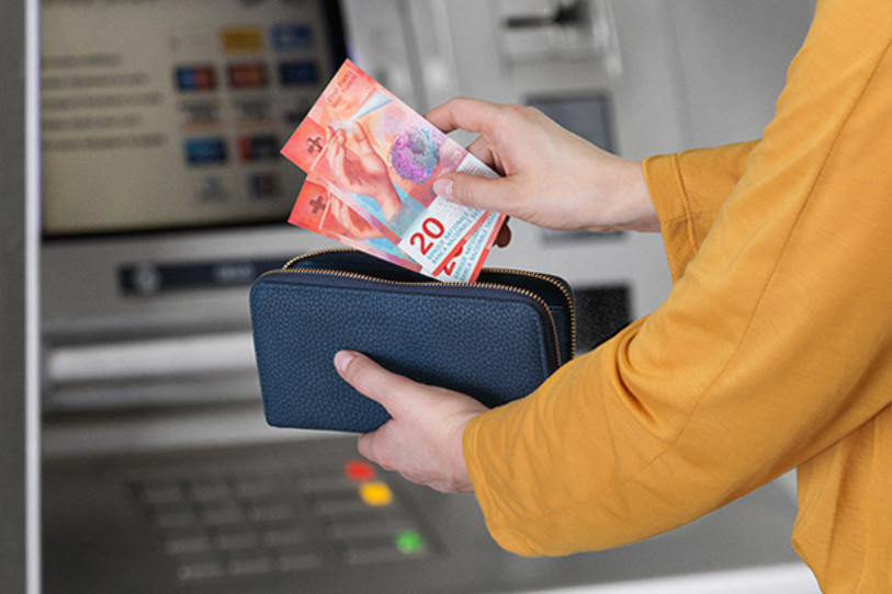 Les salaires effectifs ont progressé en moyenne de 1,2% en Suisse en 2025, selon l’OFS, avec des hausses plus marquées dans la construction et les activités financières. (Photo d'illustration : BNS).