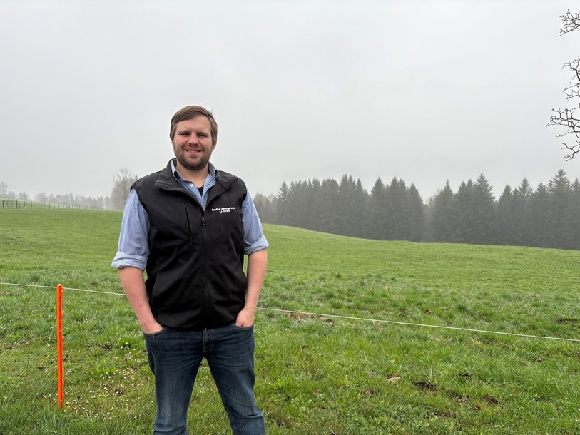 Christian Tschanz constate régulièrement que des personnes se parquent dans ses parcelles agricoles.