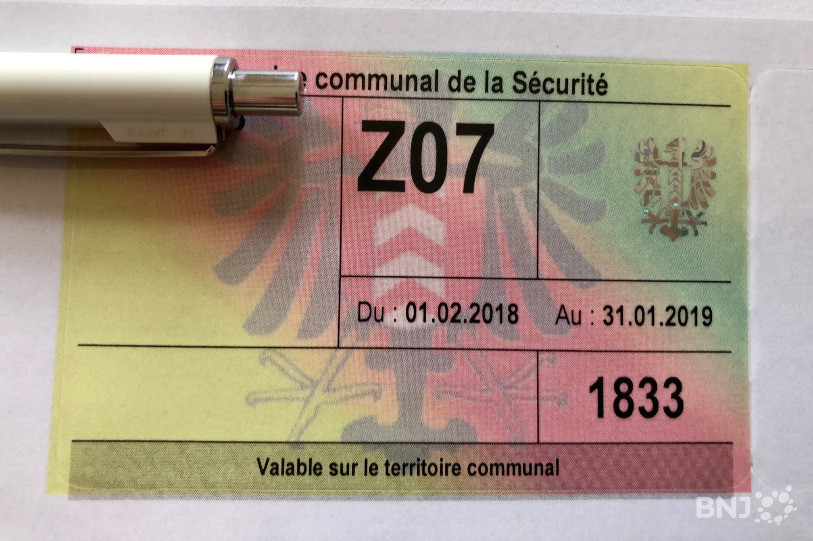 La nouvelle vignette de la Ville de Neuchâtel va permettre dès cette année une gestion automatisée des autorisations de stationnement.
