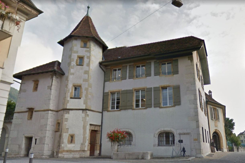 Le Conseil du Jura bernois, basé à La Neuveville, vit un début de législature difficile. (Photo: Google Maps)