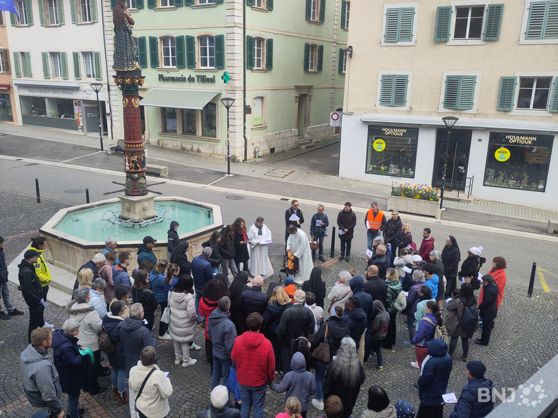 Le Chemin de Croix de Delémont a emprunté les rues de la vieille ville en ce vendredi pascal.