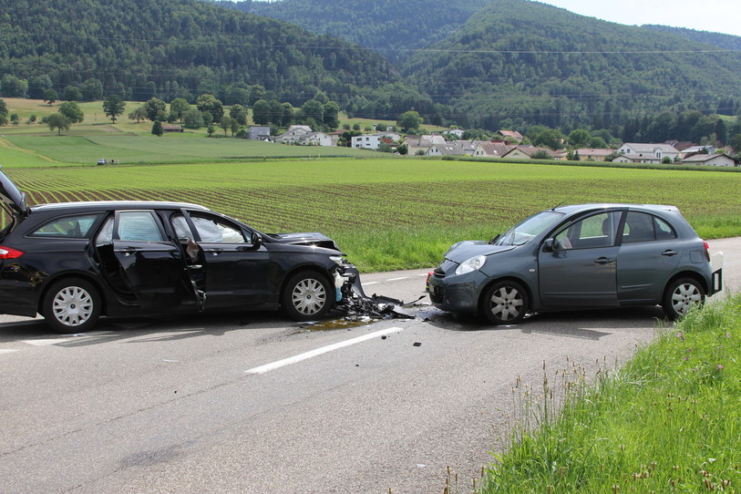 L'accident s'est produit au cédez-le-passage (photo : police cantonale jurassienne)