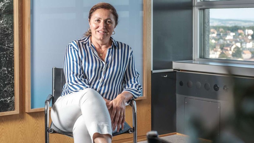 Première femme francophone élue à la tête de Bienne, Glenda Gonzalez Bassi tire un premier bilan de ses débuts à la mairie. Style de gouvernance, défis politiques et enjeux brûlants, elle fait le point sur RJB.