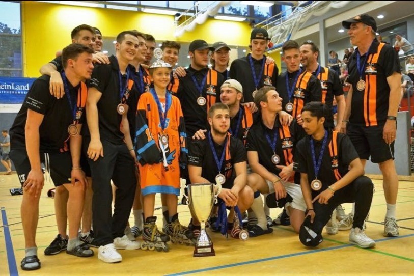 Les jeunes du SHC Rossemaison rentre au pays avec la coupe de la 3e place