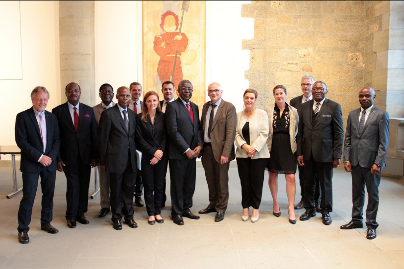 La délégation du Conseil-exécutif du canton de Berne en compagnie des membres de la commission du Cameroun (Photo : ldd)