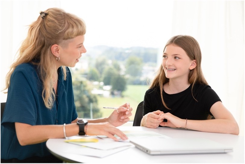 Conseillère en consultation COSP avec une jeune