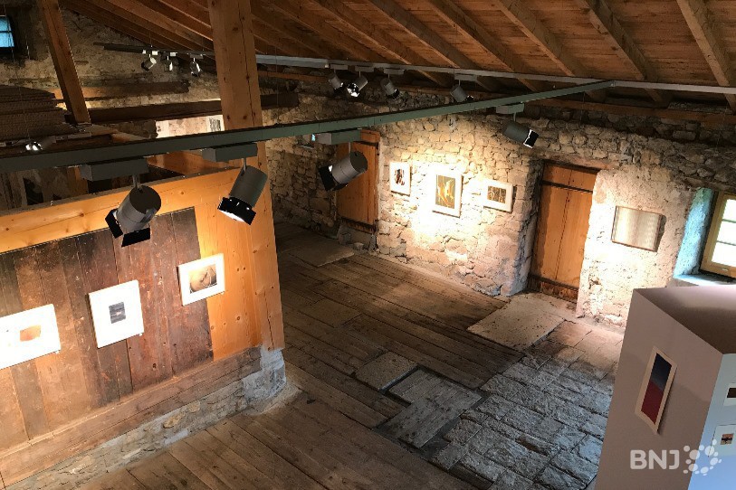 La ferme du Grand-Cachot présente une soixantaine d'œuvres récemment restaurées.
