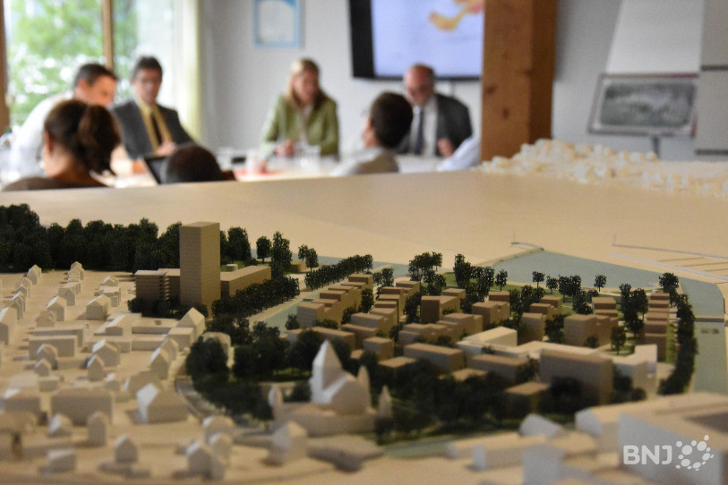 La maquette du projet AGGLOlac trône dans le bureau des promoteurs
