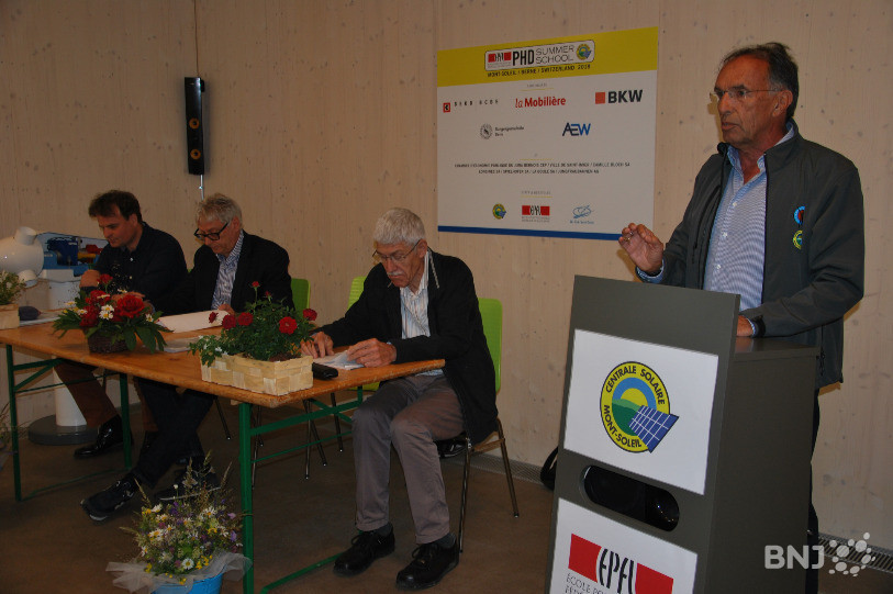 Martin Pfisterer (tout à droite), ici en 2018 lors d'une présentation au sein de la centrale solaire de Mont-Soleil. (Photo: archives)