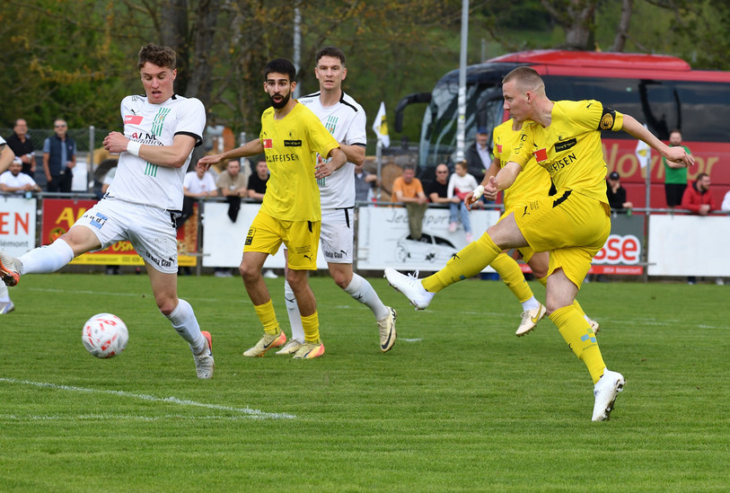 Axel Gester manque une des occasions du FC Bassecourt. (Photo : Georges Henz)