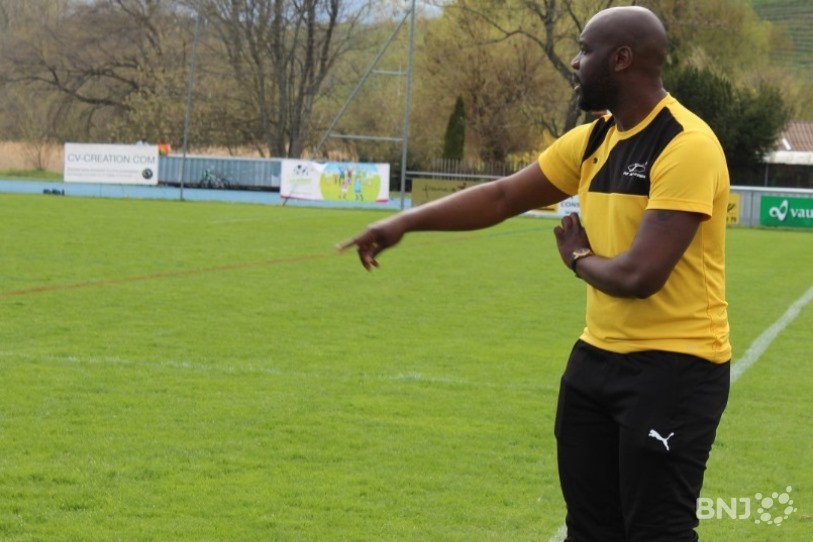 Le coach imérien Cédric De Souza a su montrer la voie à suivre à ses joueurs (photo : www.fcsaintimier.com)