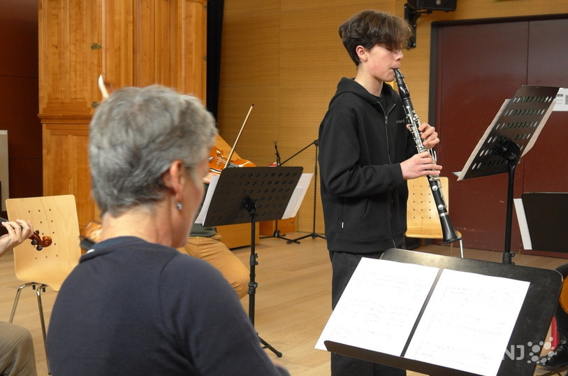 Milo Voisard en répétition dans l’école de musique à Delémont.