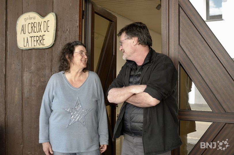 Mayou et Xavier Guinotte à l'entrée de la Galerie 
