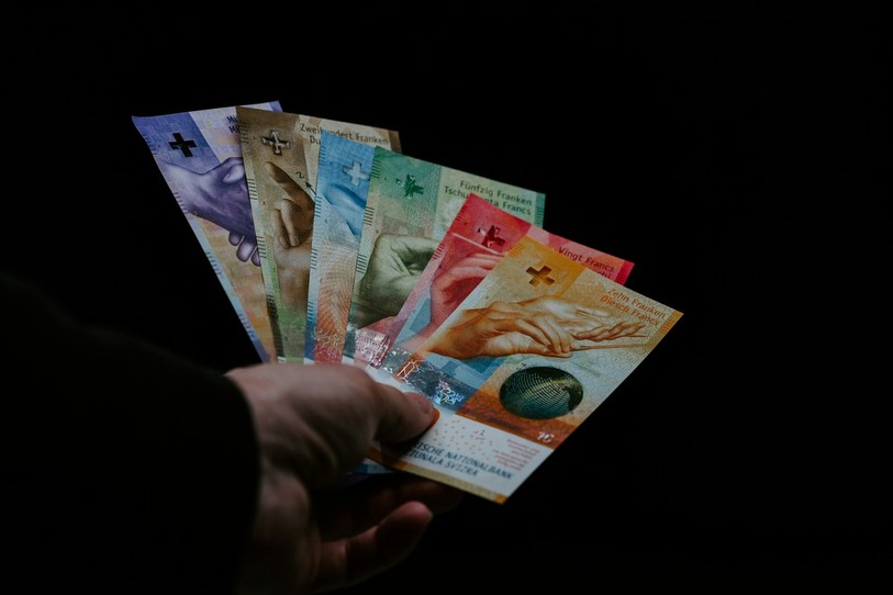 Le Canton de Neuchâtel veut défendre son salaire minimum. (Photo libre de droits).