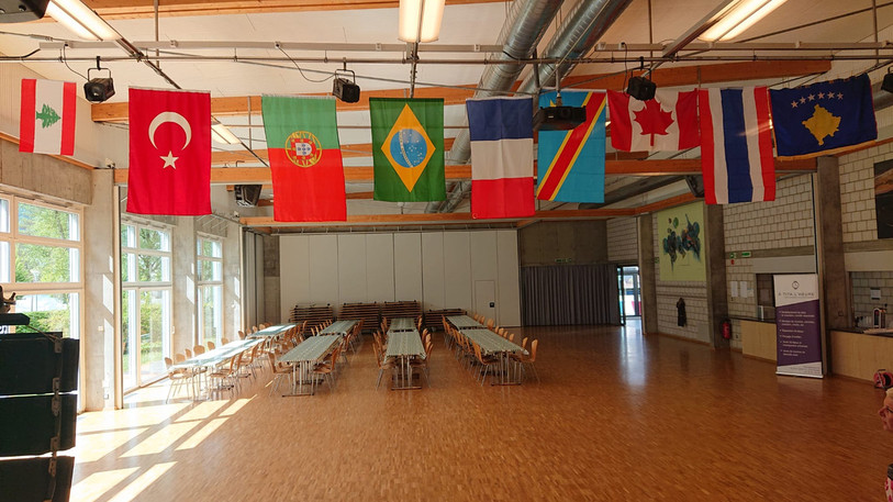 Les communautés étrangères sont prêtes à recevoir à la Sociét'halle. (Photo : Barbara Denime).