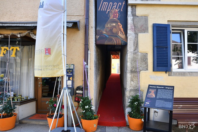La ruelle la plus étroite de la ville a été investie par l'artiste jurassien Dexter Maurer.