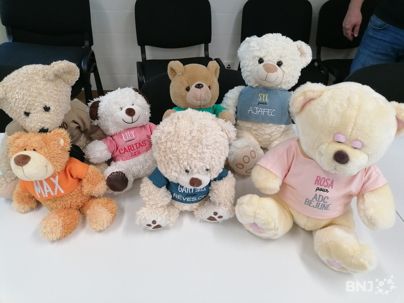 Les oursons spécifiques ont été distribués aux différentes associations jurassiennes lundi matin.