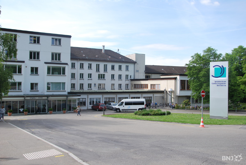 Le Centre hospitalier de Bienne suspend la rénovation de son site actuel. Le CHB envisage de construire un nouveau bâtiment dans un lieu plus accessible.