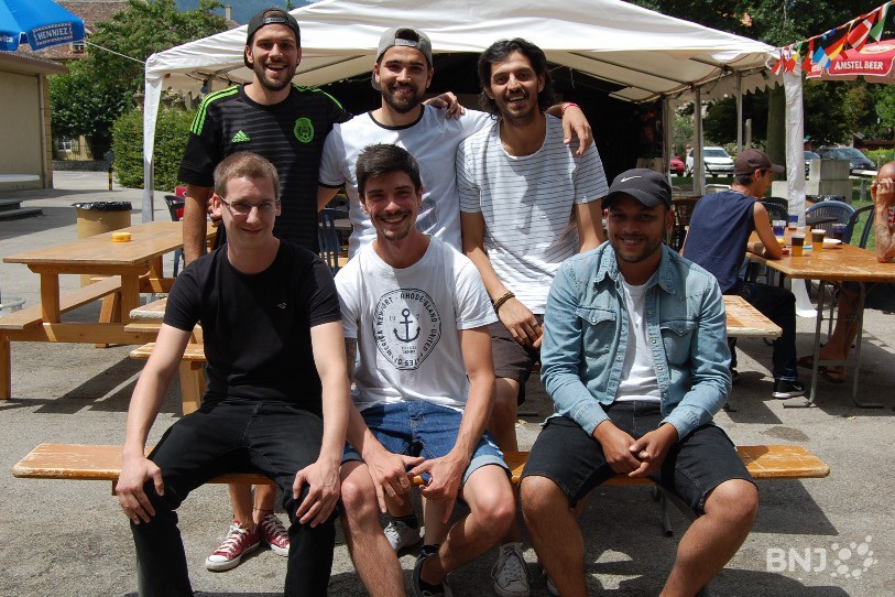 Les six copains de l'association LAB à qui l'on doit la fan zone de Boudry.