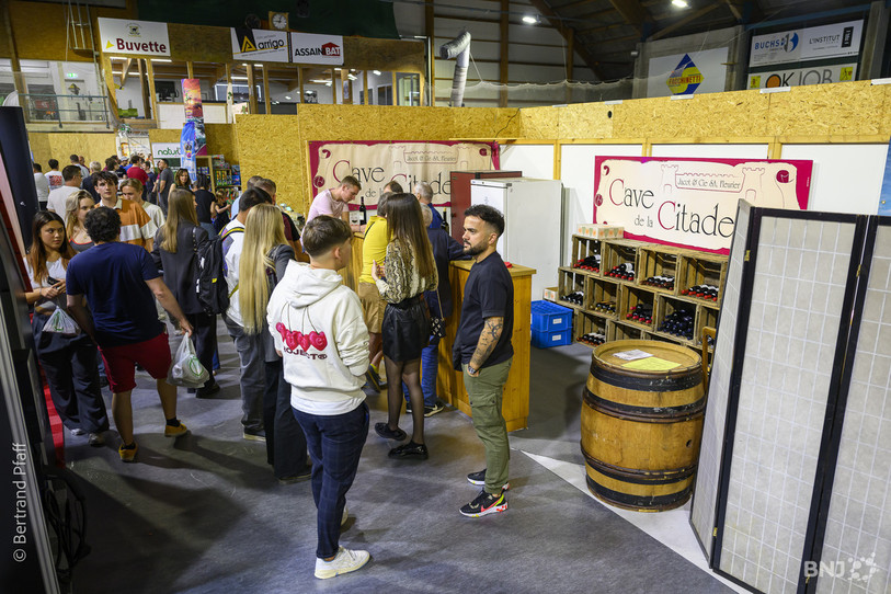Les organisateurs du Comptoir du Val-de-Travers se félicitent d'une première édition qui a bien fonctionné. (Photo : Bertrand Pfaff)