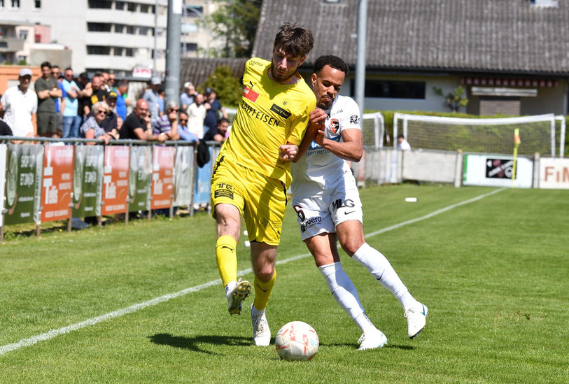 Kenzo Brêchet et le FC Bassecourt ont été bousculés par Pristhina Berne (Photo : Georges Henz).