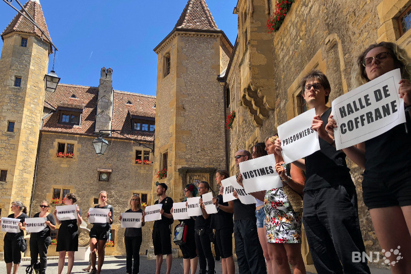 Les antispécistes de toute la Romandie se sont donnés rendez-vous dans la cour du Château de Neuchâtel.