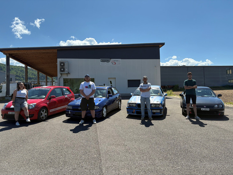 Les membres d'Akina Racing Team, constitués en association depuis quelques mois. (Photo : Akina Racing Team.)