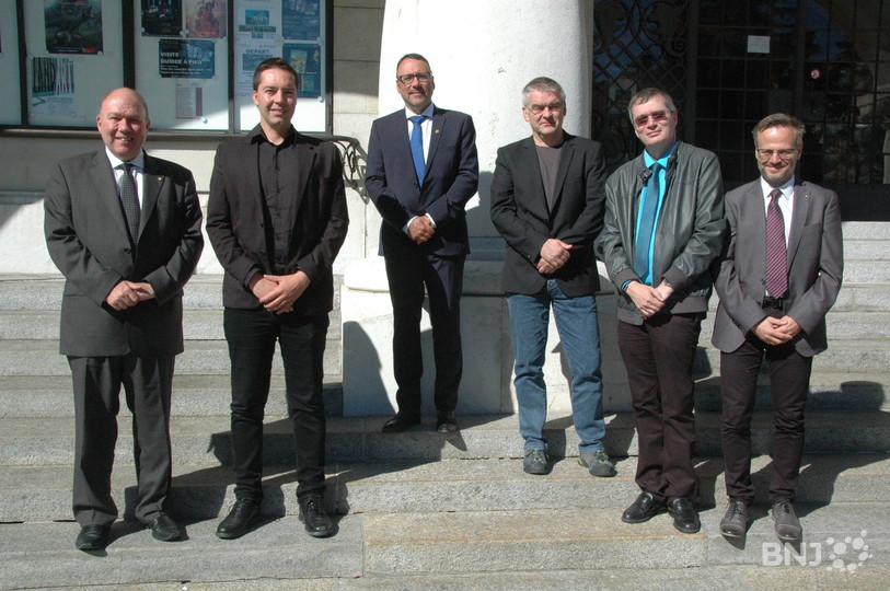 Le Conseil communal dans sa nouvelle configuration pour 2018-2019. De gauche à droite:Claude Dubois, Cédric Dupraz, Miguel Perez, président, Denis de la Reussille, vice-président, Jean-Paul Wettstein et Patrick Martinelli, chancelier. (photo: Ville du Locle)      