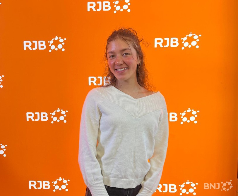 À 17 ans, la Neuchâteloise Melody Halbeisen s’impose dans un sport aussi spectaculaire qu’exigeant : la natation artistique.