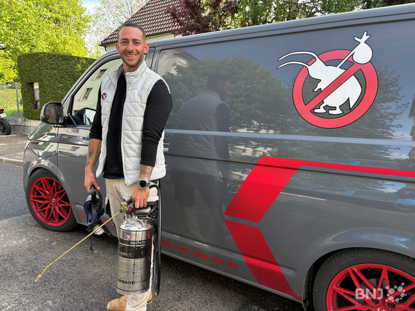 S’il a un véhicule facilement reconnaissable, cela n’a pas toujours été le cas. Auparavant, Aurélien Amstutz préférait être discret sur son travail en raison des préjugés. (Photo : vfe) 