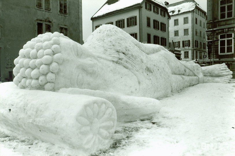 Bouddha, 1986, photographie Christiane Girardet (photo : Musée d’histoire de La Chaux-de-Fonds).