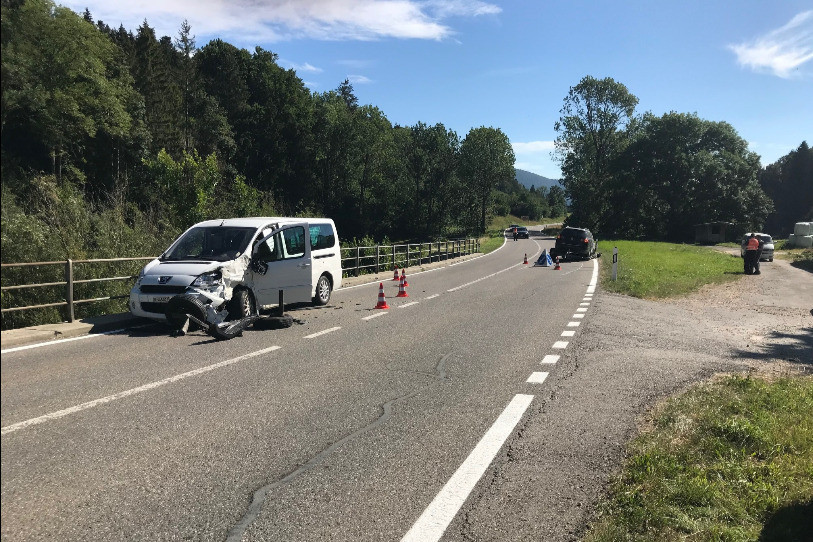 La route cantonale a dû être fermée. (Photo: police bernoise)
