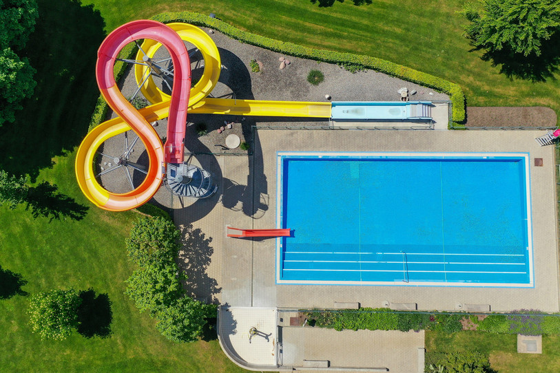  La piscine extérieure de Delémont ouvrira ses portes le mercredi 20 mai à 9h. (Photo : Georges Henz.)